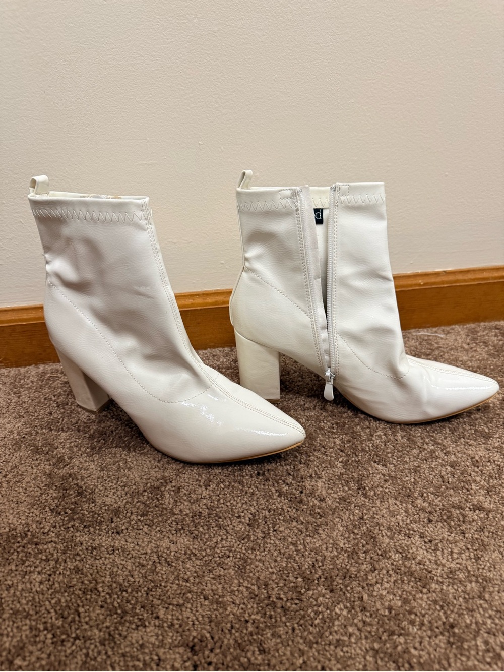 Women’s White Pointed Toe Block Heel Ankle Boots - Picture 4 of 8